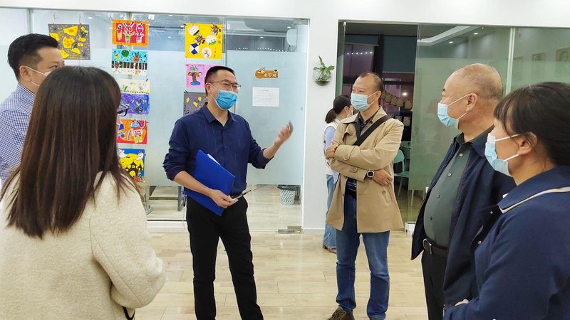 报考心理咨询师需要具备一定的学历要求。根据不同级别，学历要求如下：